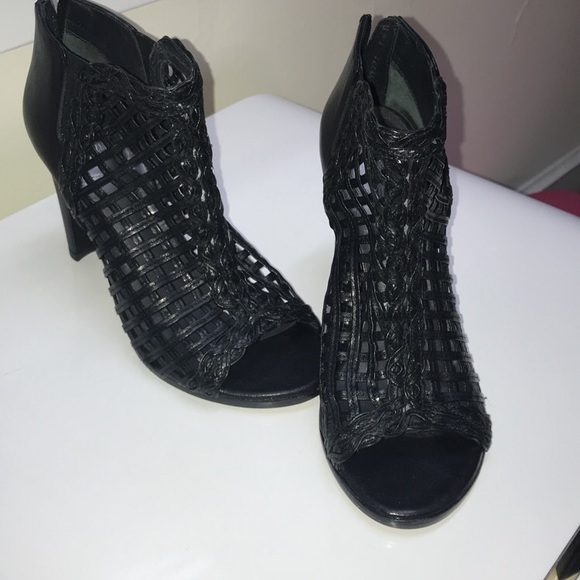 Stuart weitzman shoe size 7 - Picture 1 of 6